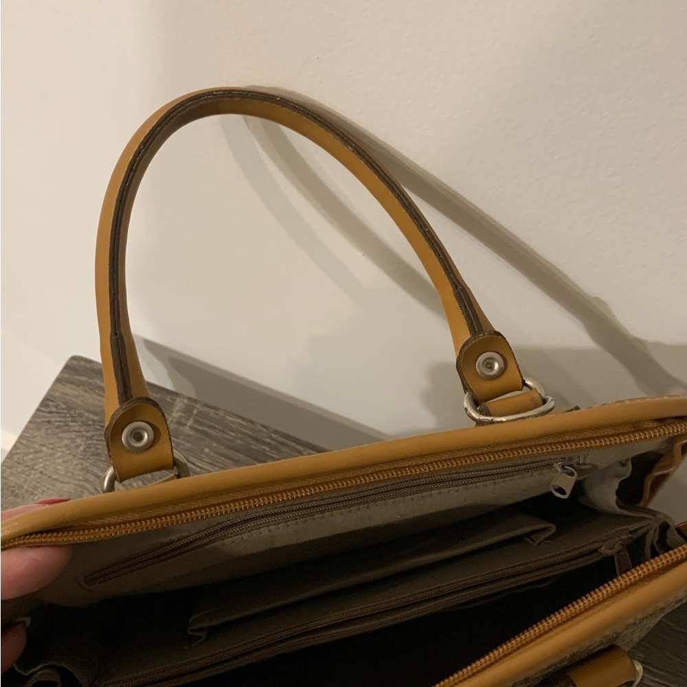 Carryland Classic Top Handle Satchel-Style Handbag - Picture 3 of 4